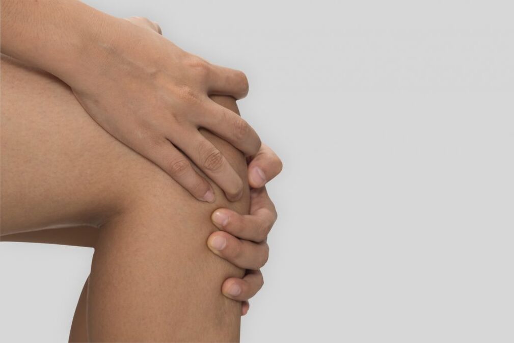 Arthrose des Kniegelenks, begleitet von Bewegungseinschränkungen und Schmerzen im Knie